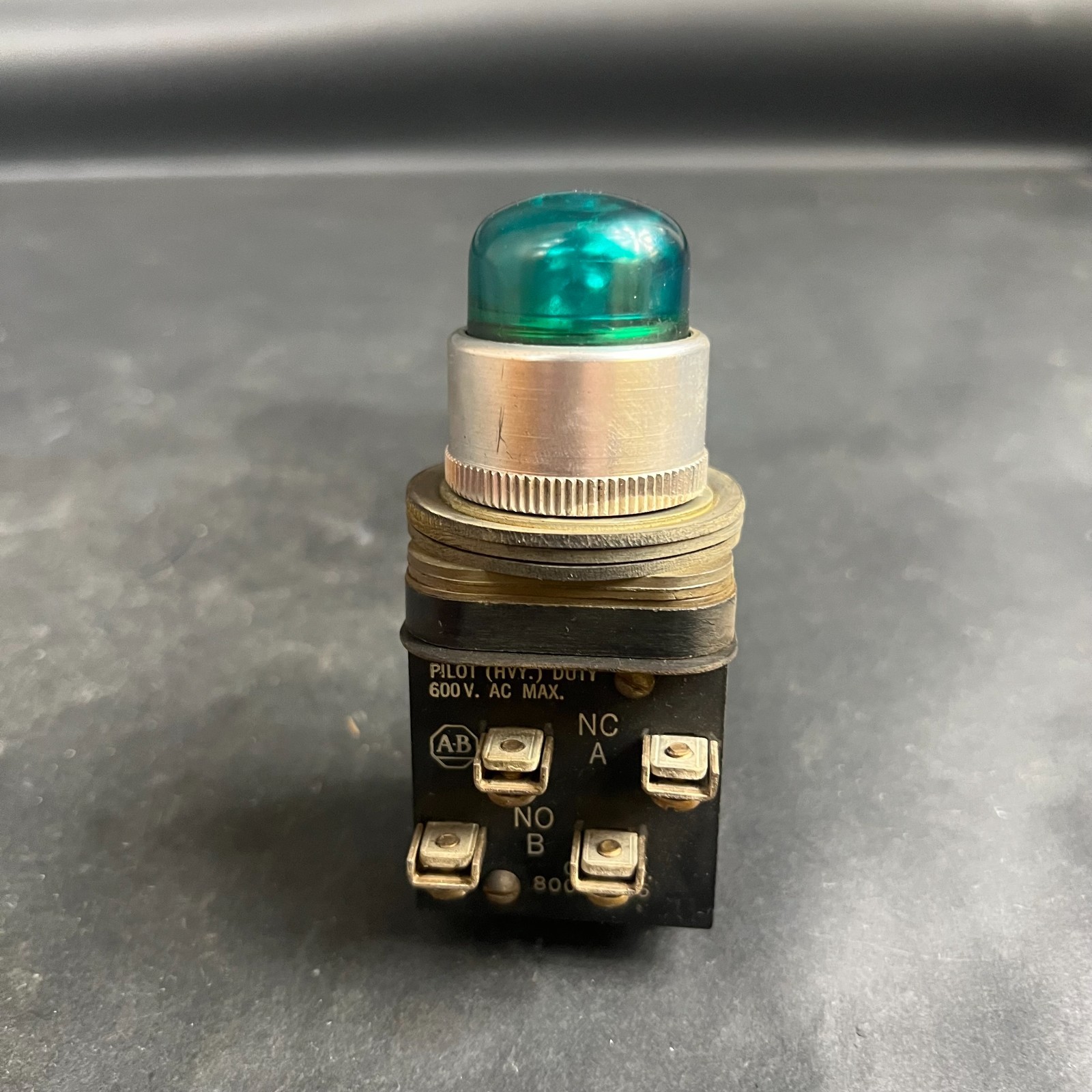 Used ALLEN BRADLEY 800T-PT16 GREEN PUSH BUTTON ($15 OBO)