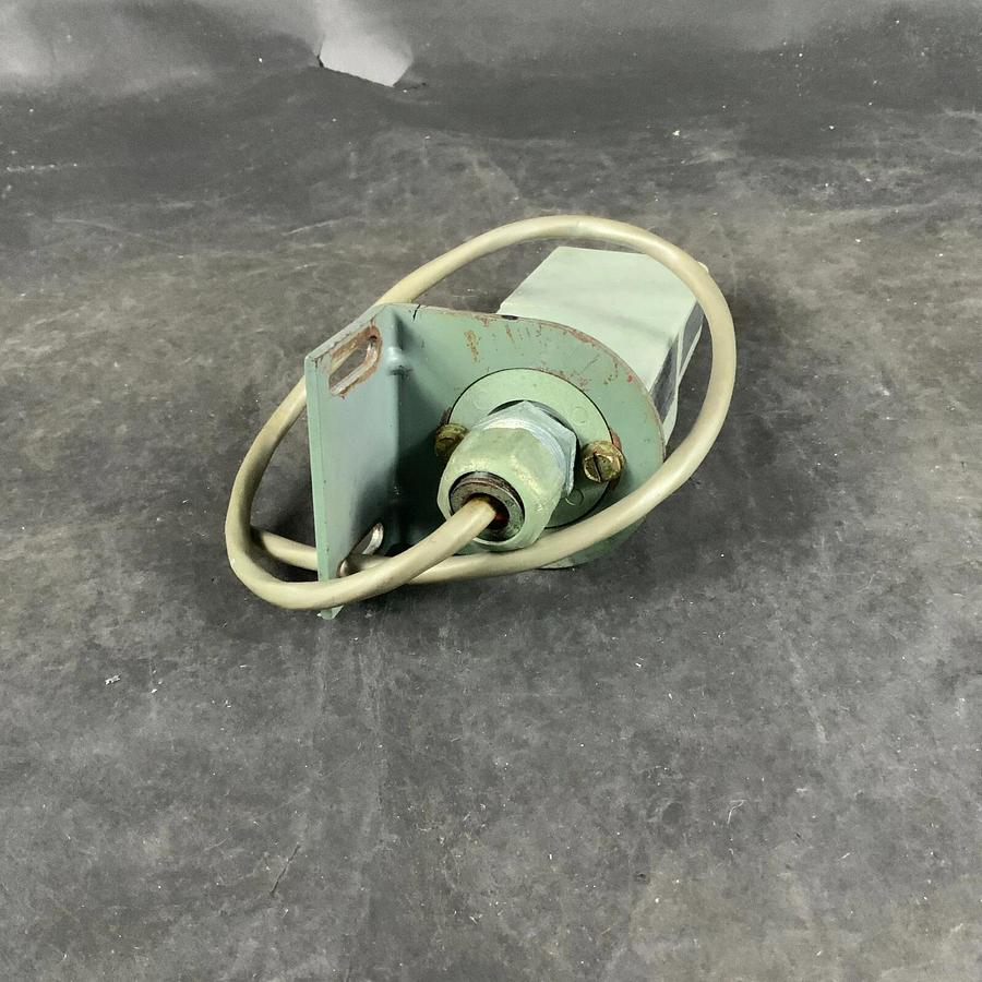 Used ECA 42MTB-5001 POWER BASE + 42MBS-5100 PHOTOELECTRIC SWITCH ($50 OBO)