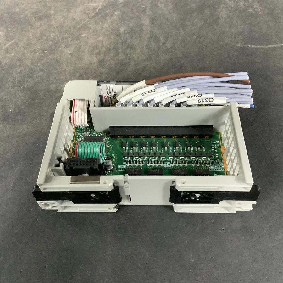 Used ALLEN BRADLEY 1769-OB16 SER B SOURCING OUTPUT MODULE ($50 OBO)