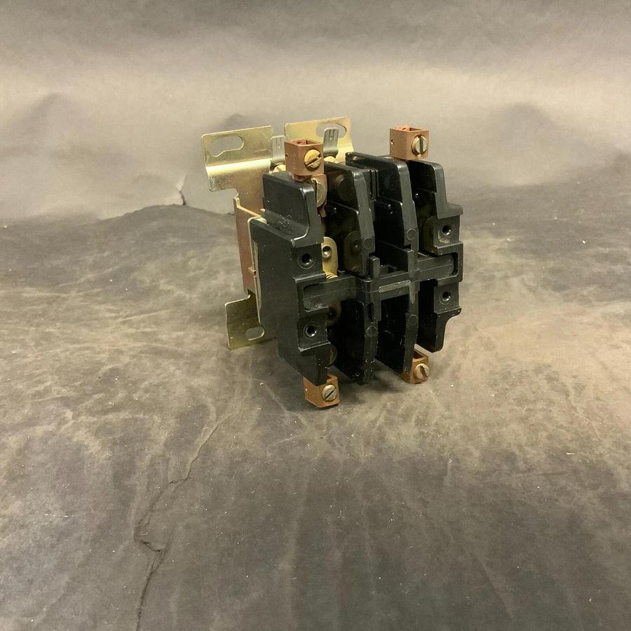 Used FURNAS 42BE15AFL1 DEFINITE PURPOSE CONTACTOR ($40 OBO)