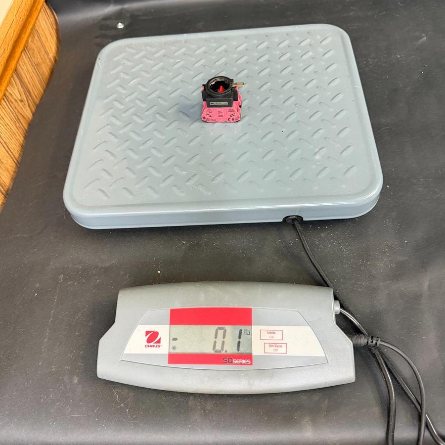 Used IDEC HW-G01 w/ HW-CB02 CONTACT BLOCK ($8 OBO)
