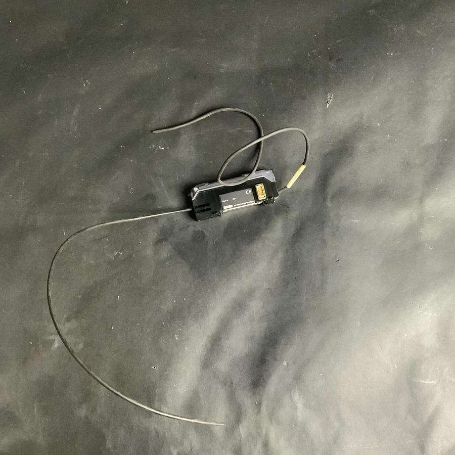 Used KEYENCE FS-V22R PHOTOELECTRIC AMPLIFIER ($25 OBO)