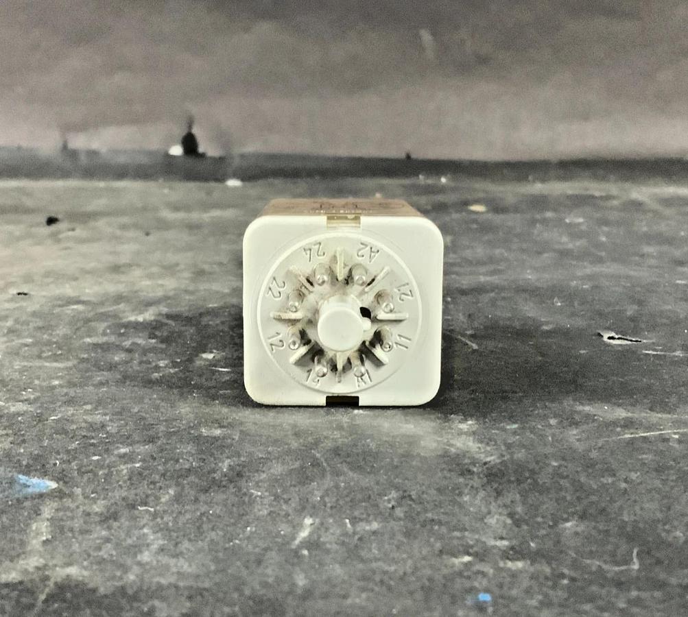 Used ALLEN BRADLEY 700-HA32A1 -SERIES A RELAY ($7 OBO)