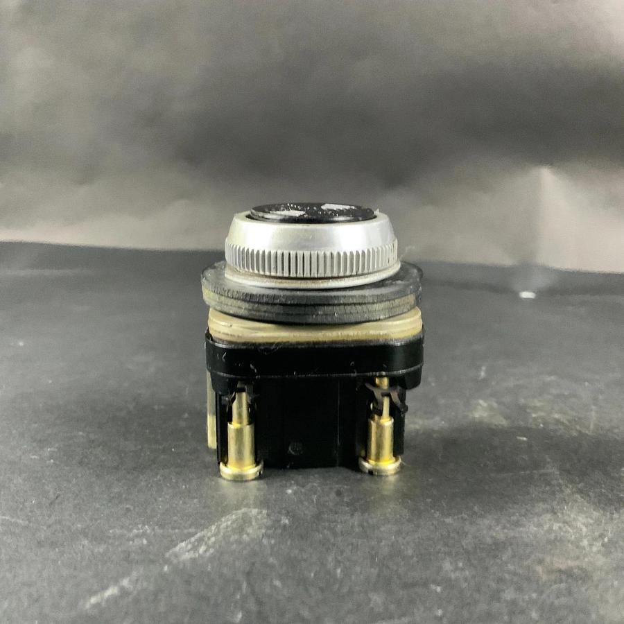 Used ALLEN BRADLEY 800T-A2 PUSH BUTTON ($30 OBO)