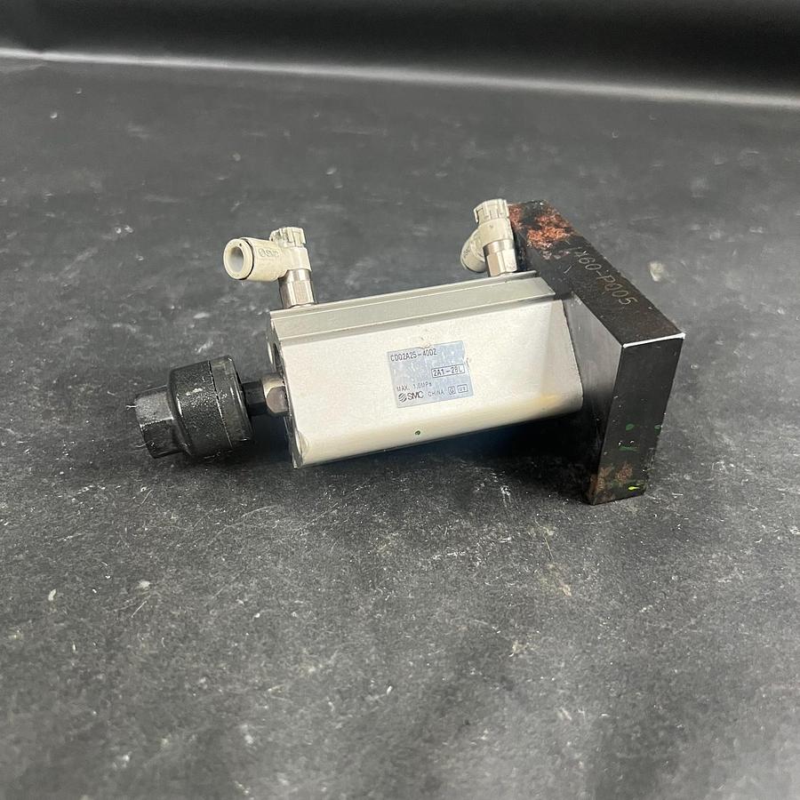 Used SMC CDQ2A25-40DZ COMPACT CYLINDER W/ BASE ($45 OBO)