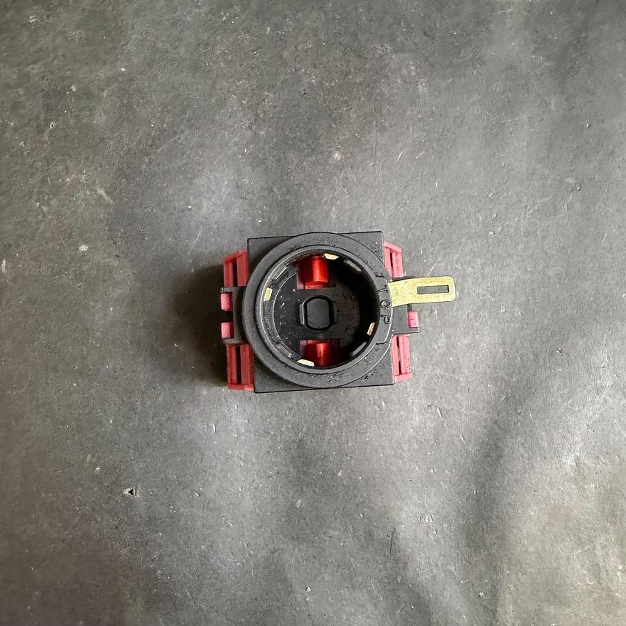 Used IDEC HW-G01 w/ HW-CB02 CONTACT BLOCK ($8 OBO)