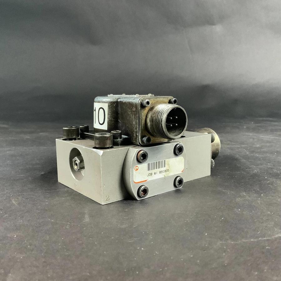 Used MOOG 73-104 HYDRAULIC SERVO VALVE ($700 OBO)