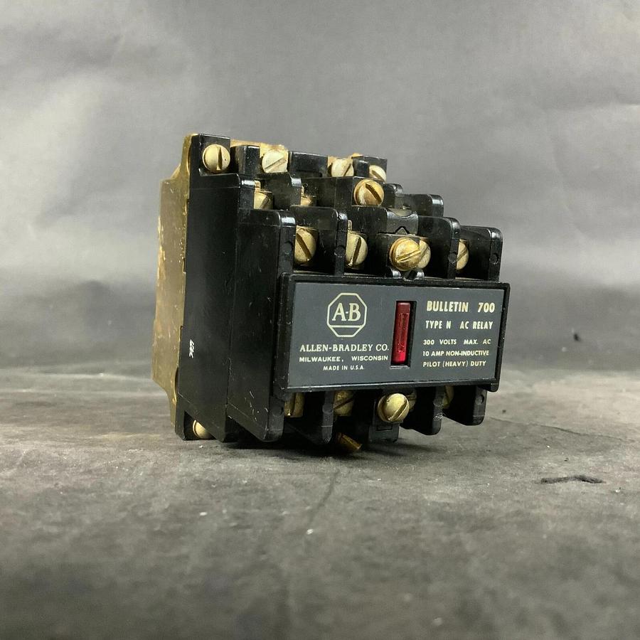 Used ALLEN BRADLEY 700-N800A1 SERIES B ($25 OBO)