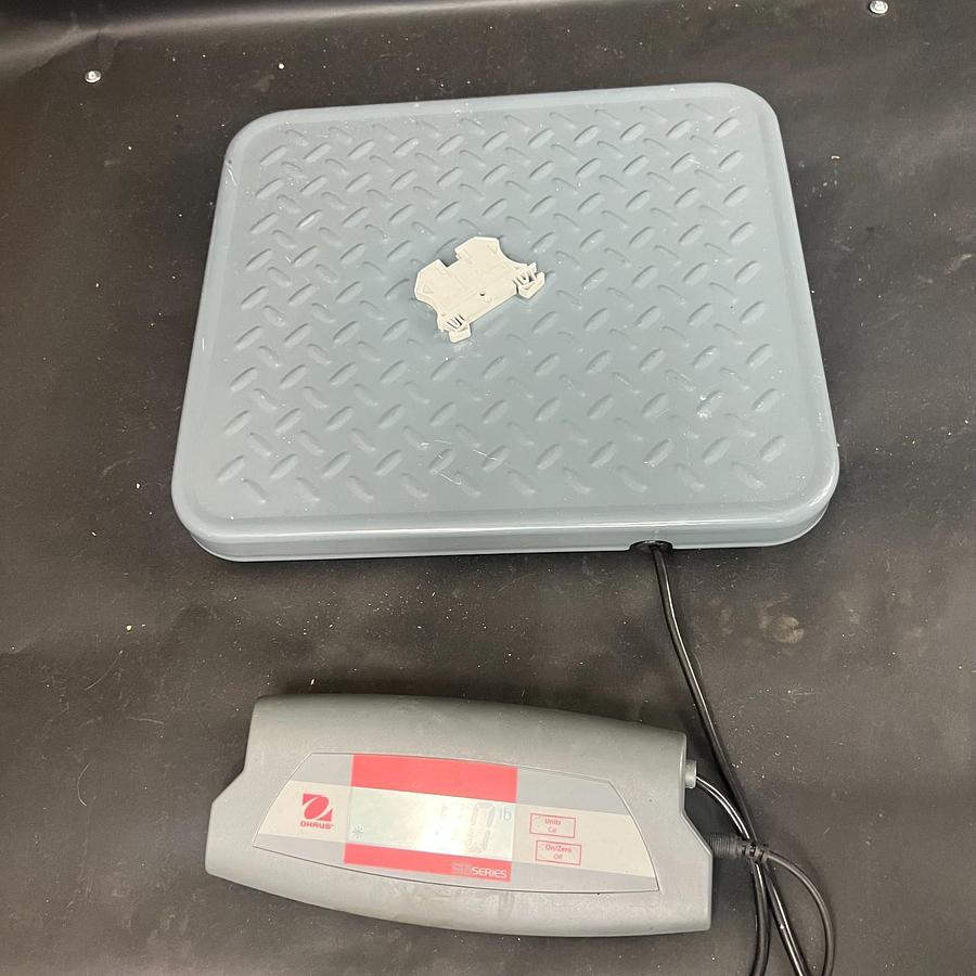 Used ALLEN BRADLEY 1492-J4 TERMINAL BLOCK ($3 OBO)