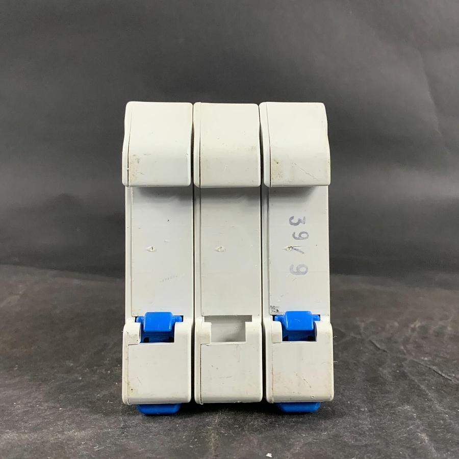 Used FERRAZ SHAWMUT ULTRASAFE M217522 FUSE HOLDER ($30 OBO)