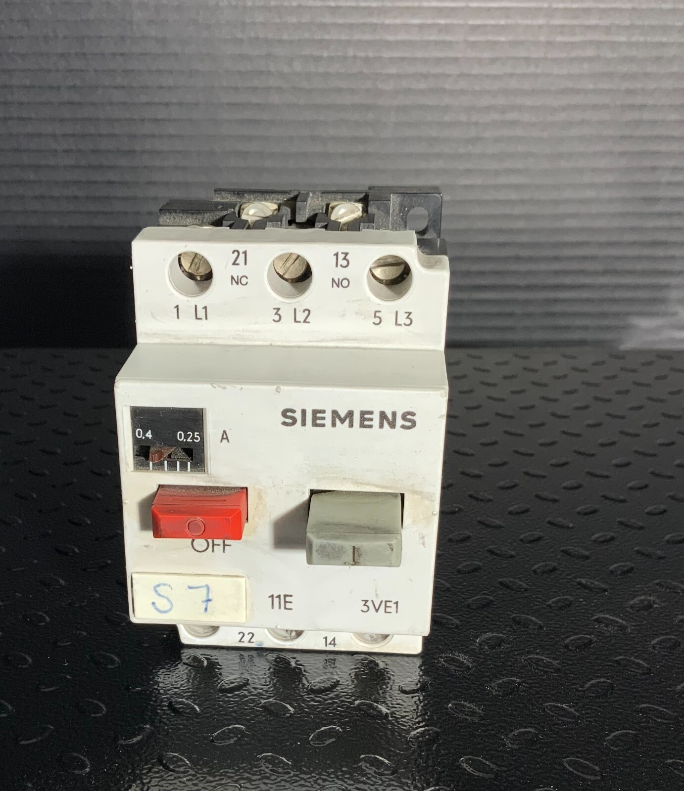Used SIEMENS 3VE1010-2D ($49.99/EACH OBO)