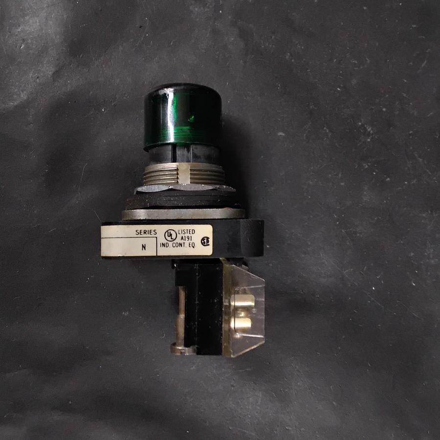Used ALLEN BRADLEY 800T-PA16 SERIES N GREEN PUSHBUTTON SWITCH ($14