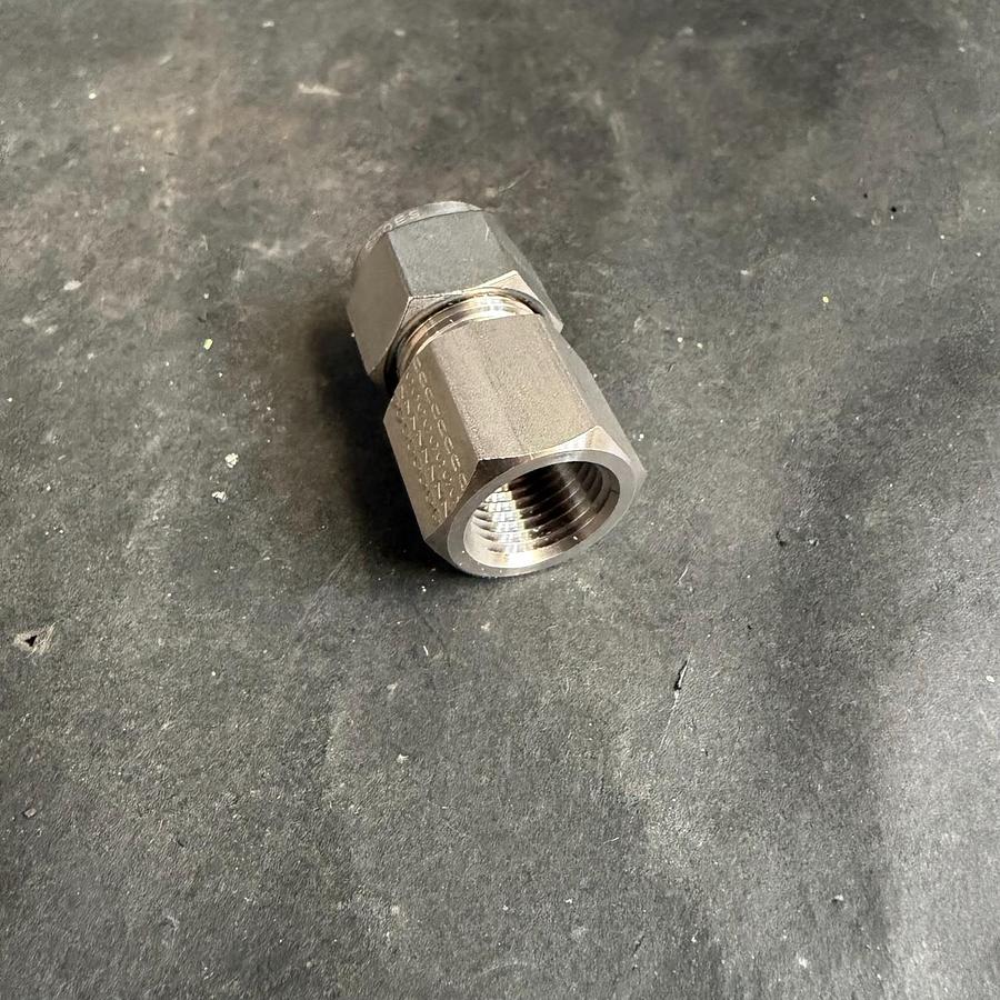 Used PARKER P316 COMPRESSION CONNECTOR