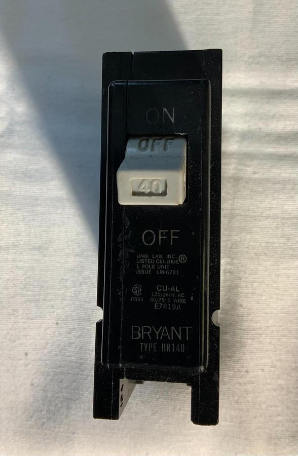 Used HUBBELL BRYANT BR140 ($14.99/EACH OBO)