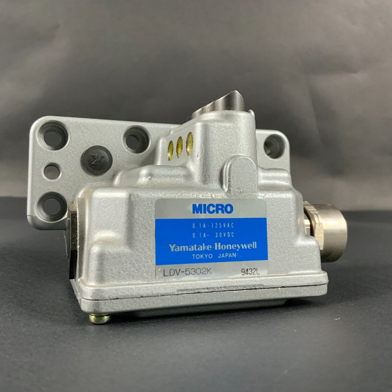 Used YAMATAKE-HONEYWELL LDV-5302K LIMIT SWITCH ($110 OBO)