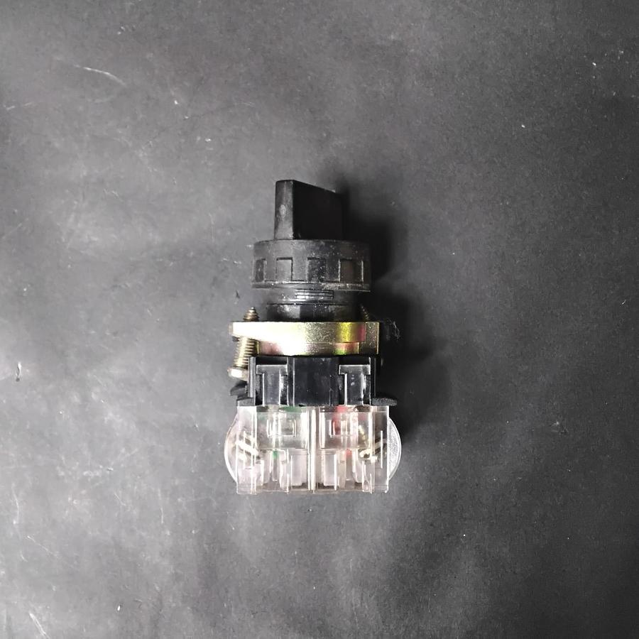 Used ALLEN BRADLEY 800H SELECTOR SWITCH ($27 OBO)