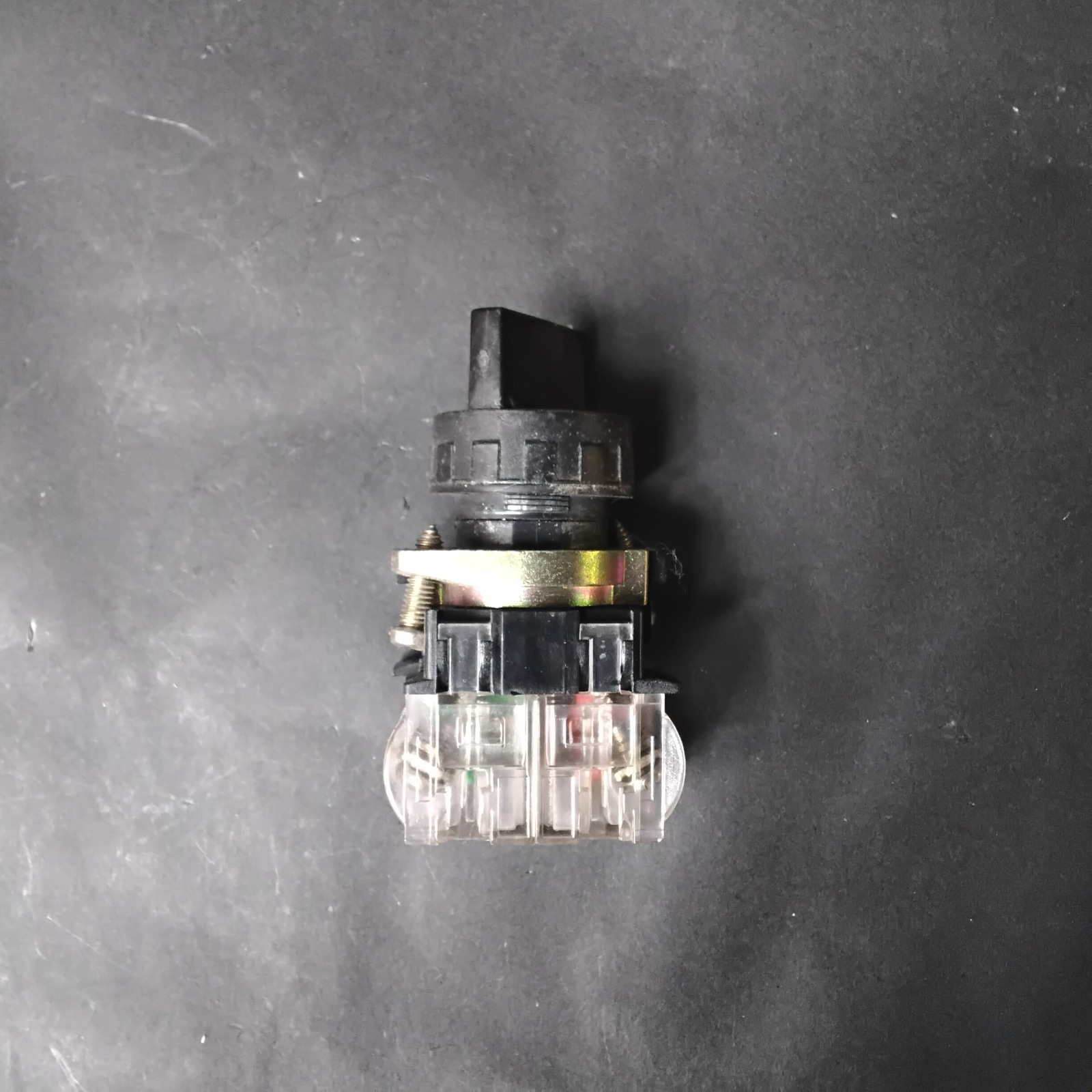 Used ALLEN BRADLEY 800H SELECTOR SWITCH ($27 OBO)