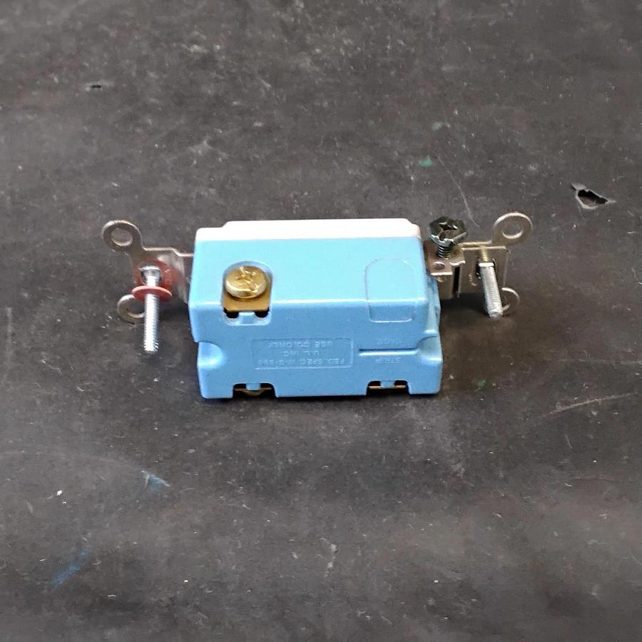 Used HUBBELL 120-277V TOGGLE SWITCH ($7 OBO)