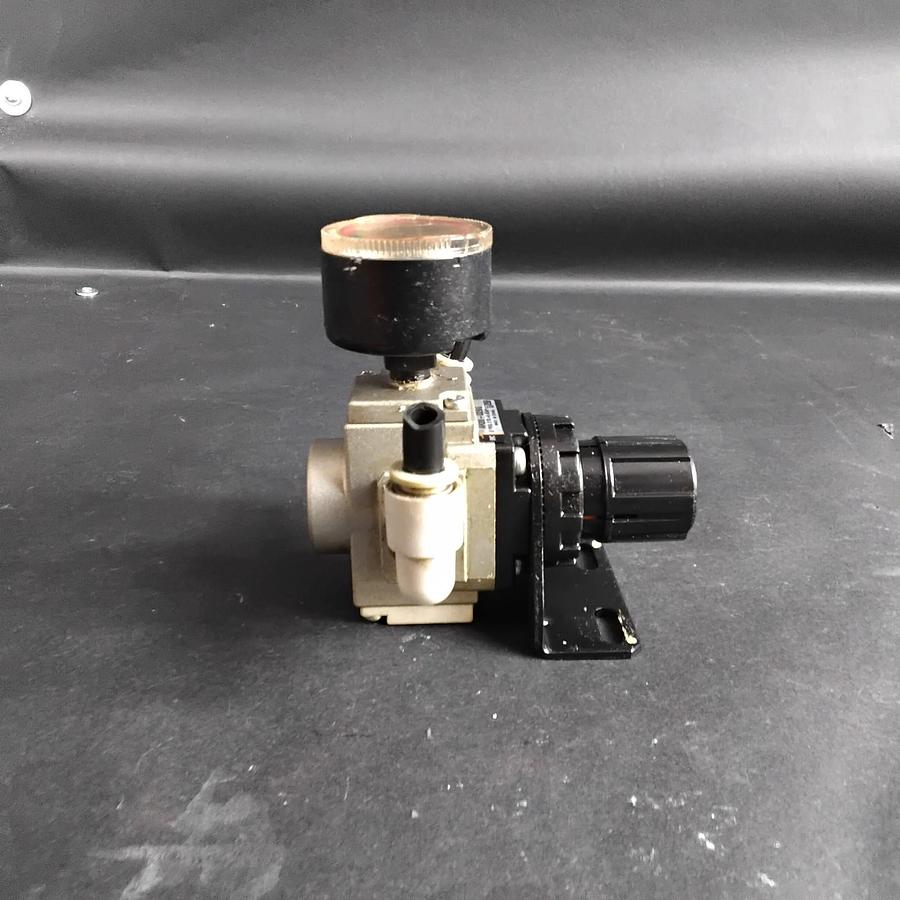 Used SMC AR20-02BG PNEUMATIC REGULATOR ($22 OBO)