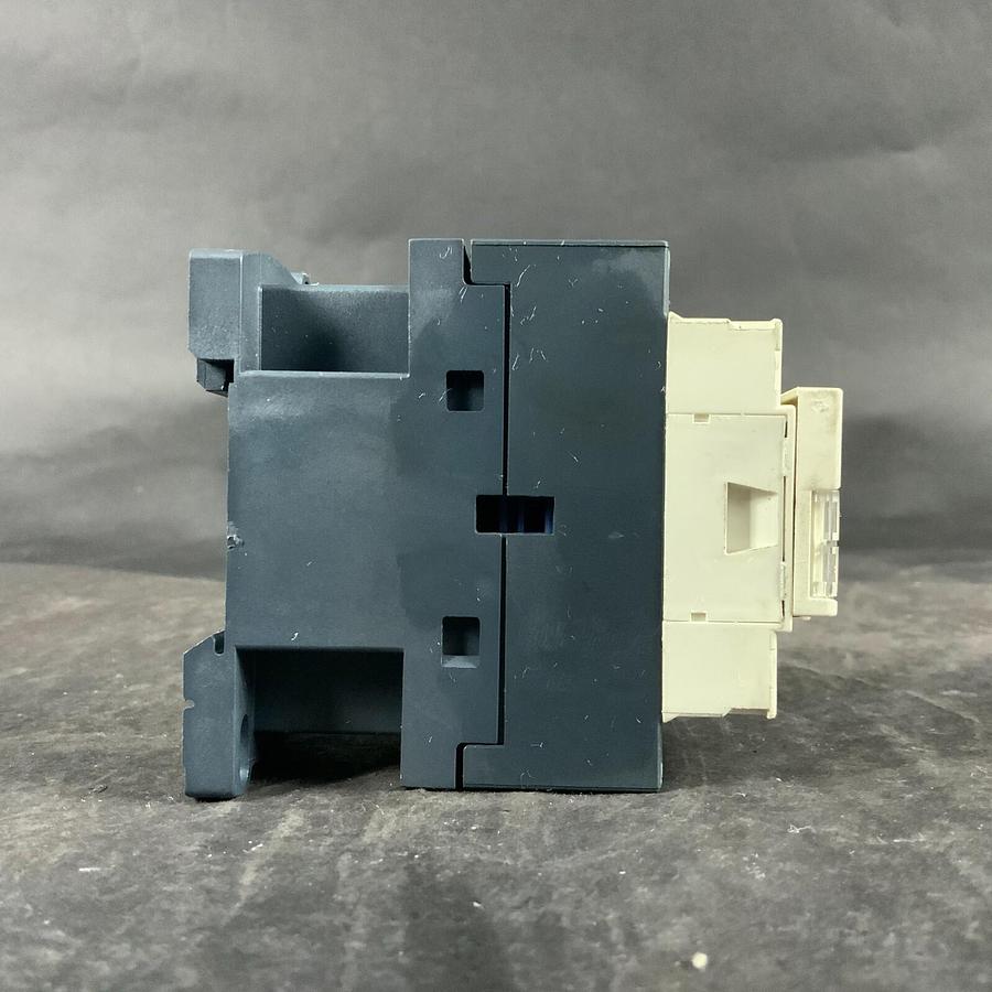 Used SCHNEIDER ELECTRIC LC1D09 CONTACTOR ($25 OBO)