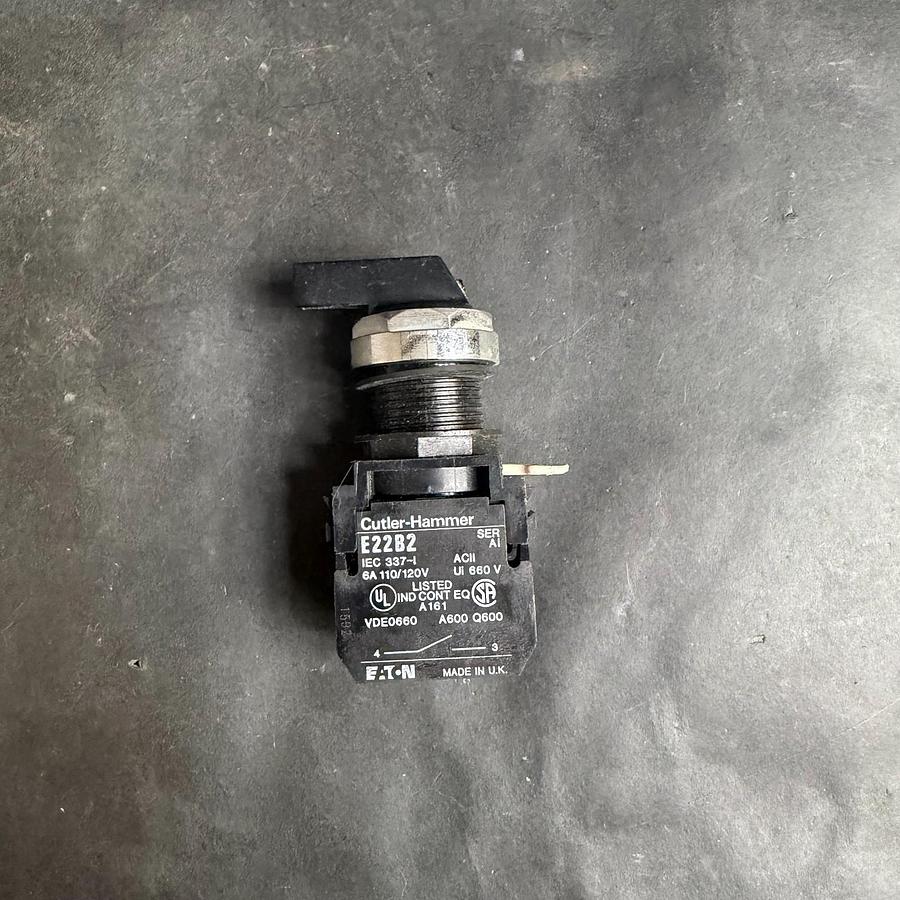 Used CUTLER HAMMER E22B2 SELECTOR SWITCH ($20 OBO)