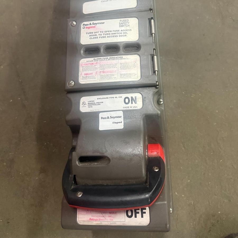 Used PASS & SEYMOUR PS30-FSS FUSIBLE SAFETY SWITCH ($600 OBO)