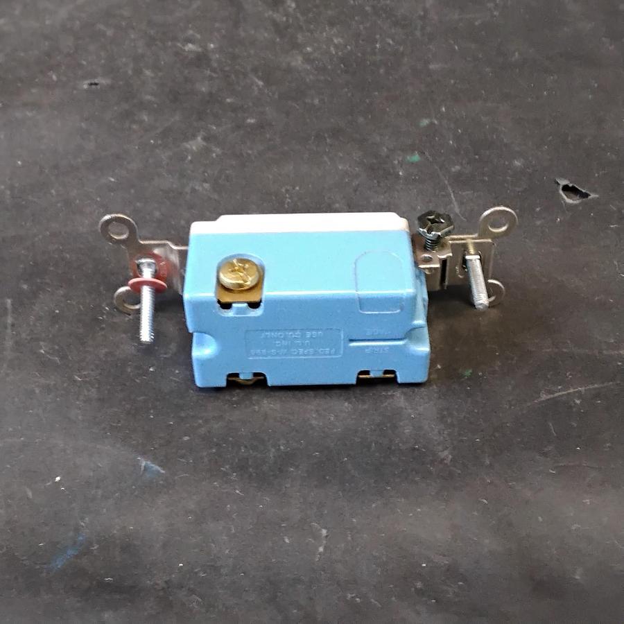 Used HUBBELL 120-277V TOGGLE SWITCH ($7 OBO)