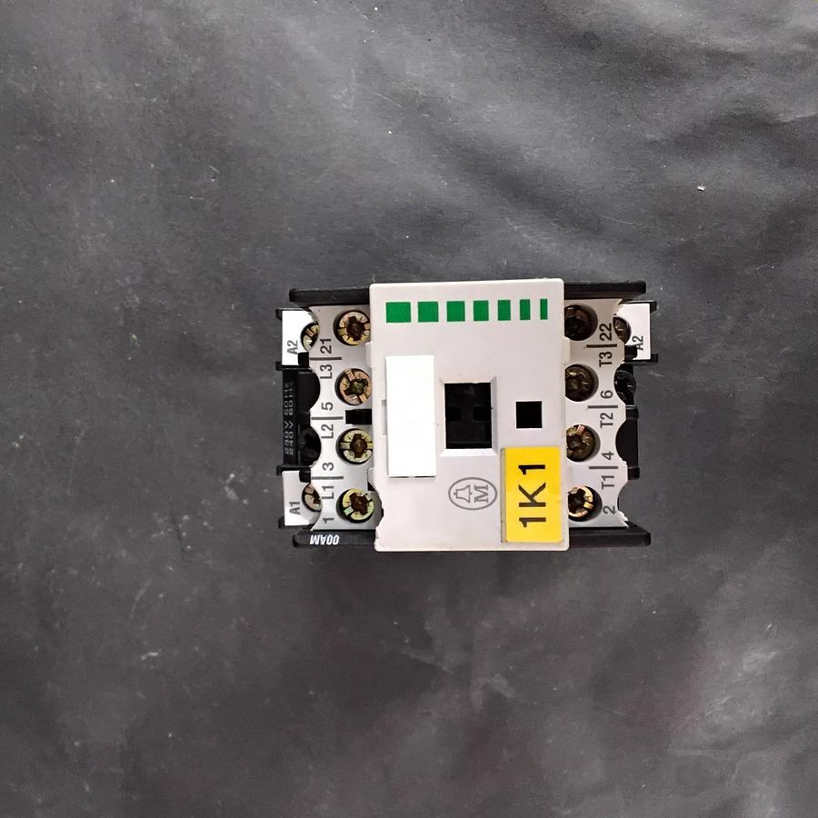 Used MOELLER DIL00AM-01 CONTACTOR ($20 OBO)