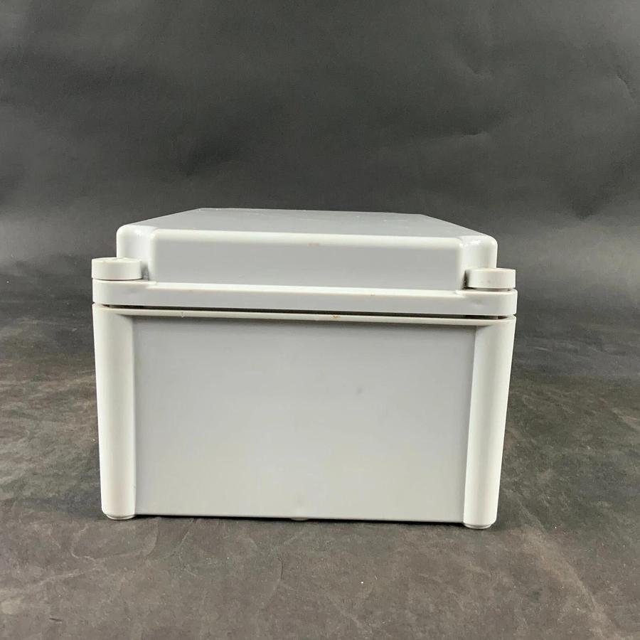 Used CNMIBO PLASTIC WATERPROOF ENCLOSURE ($30 OBO)