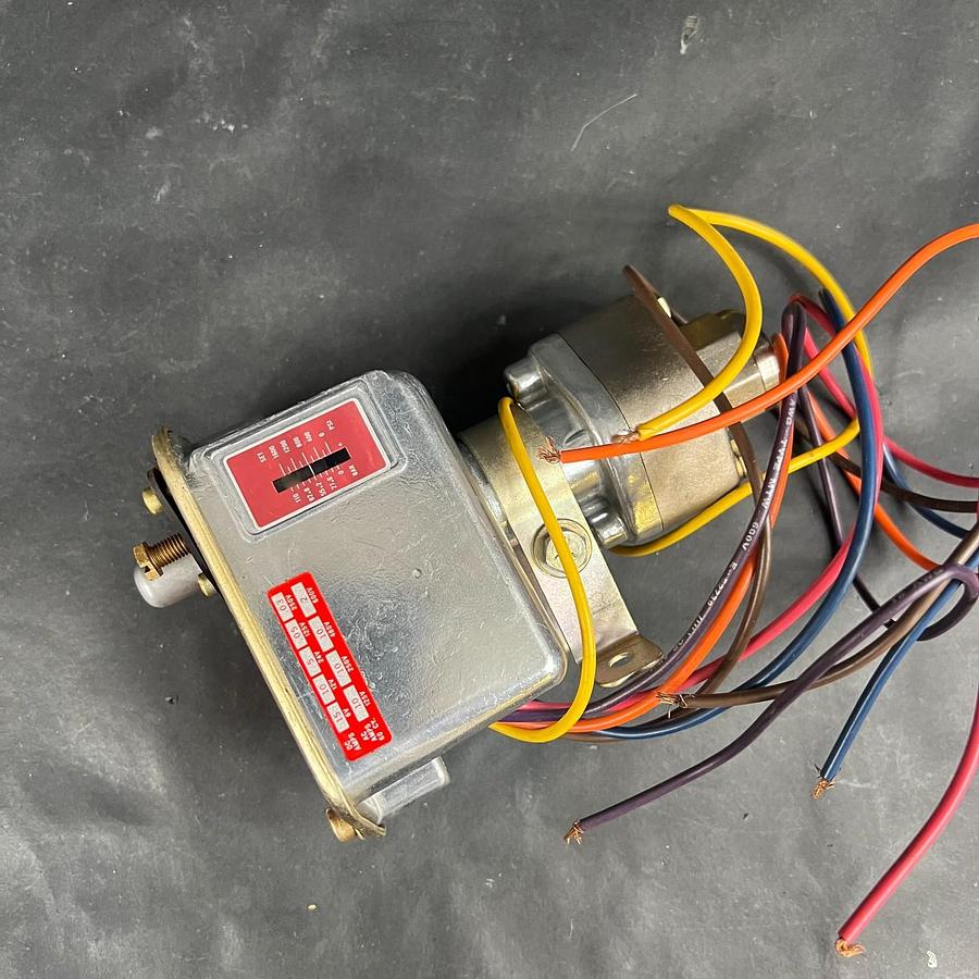 Used BARKSDALE C9622-2 PRESSURE ACTUATED SWITCH ($325 OBO)