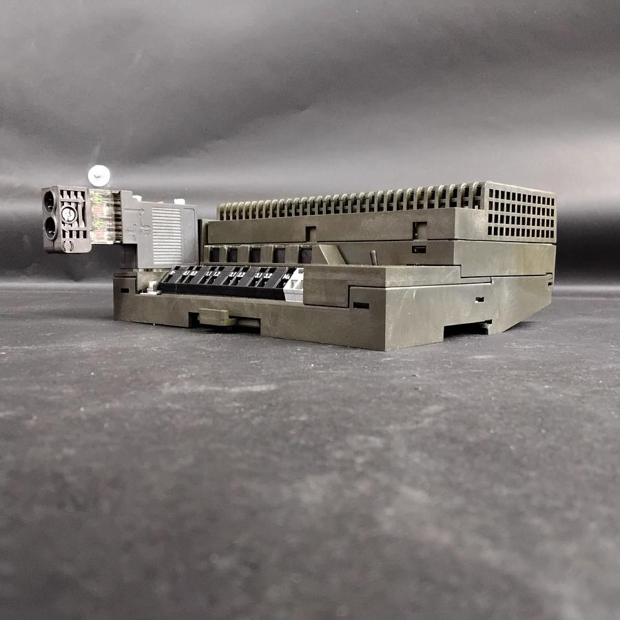 Used SIEMENS ET200B-4AI CONTROLLER MODULE ($50 OBO)