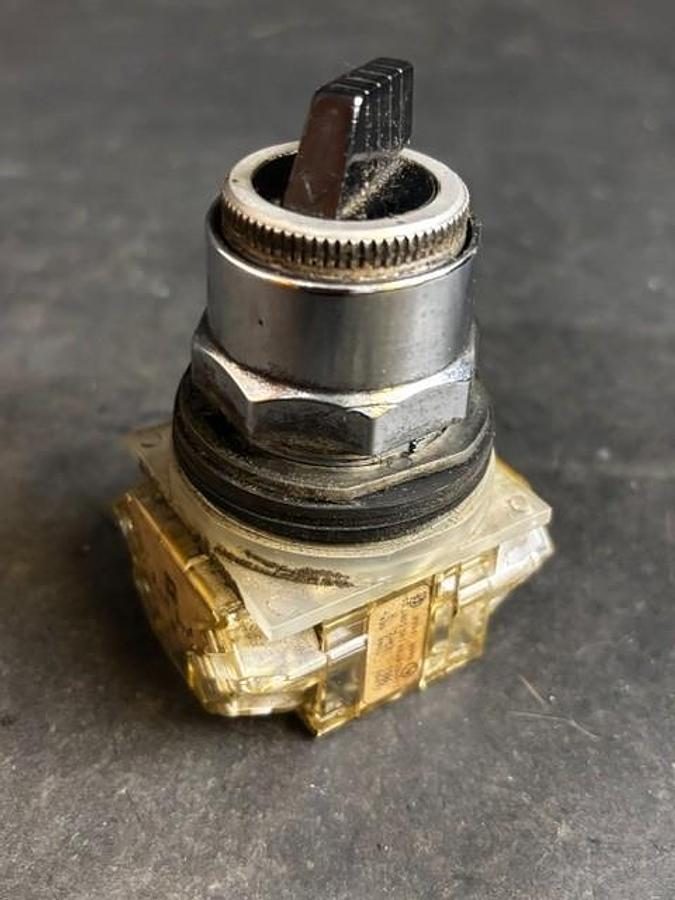 Used SQUARE D 9001KA-2 SERIES H SELECTOR SWITCH ($17 OBO)