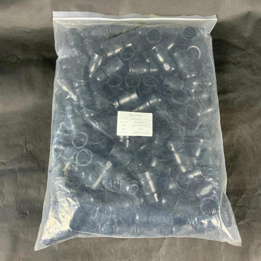 BETTERI BC01-3M22-15 PHOTOVOLTAIC AC MALE CONNECTOR - BAG OF 100 ($1000 OBO)