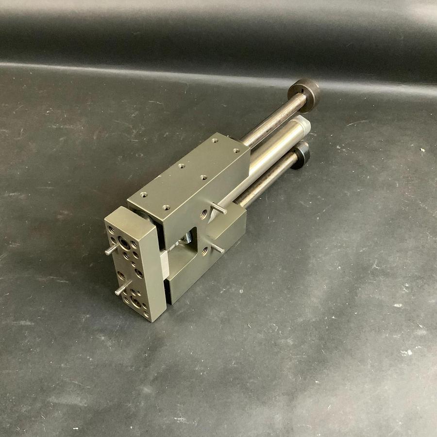 Used NUMATICS 0563D01-03A-03 CYLINDER W/ SH07504LB171ZCS4 LINEAR SLIDE ($25 OBO)