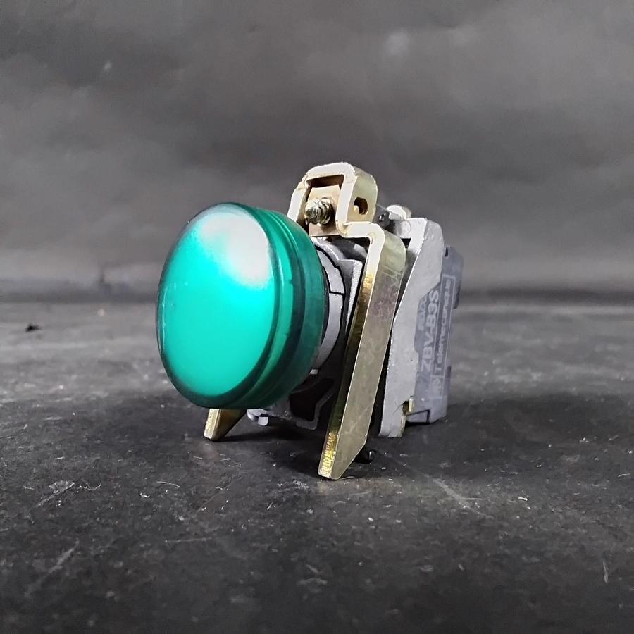 Used TELEMECANIQUE ZBV-B3S GREEN PUSHBUTTON ($15 OBO)