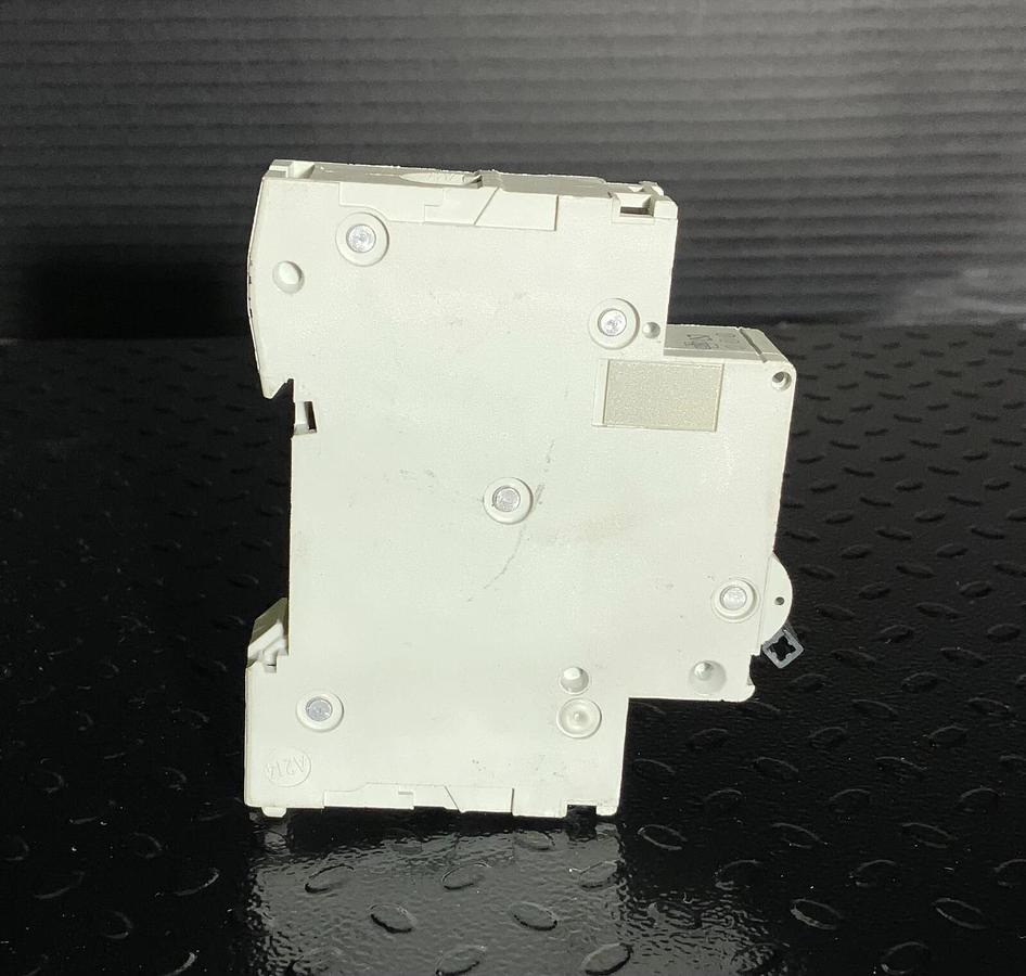 SCHNEIDER C60H ($19.99 OBO)