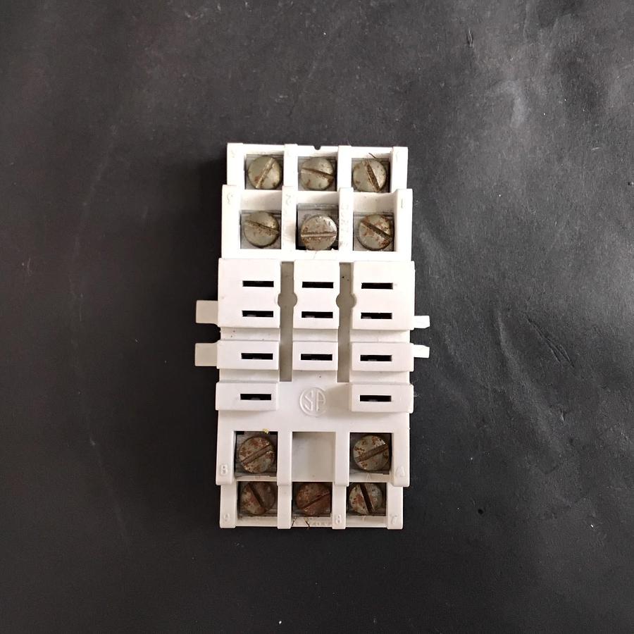 Used CURTIS CUS-12 RELAY SOCKET 11-PIN ($7 OBO)