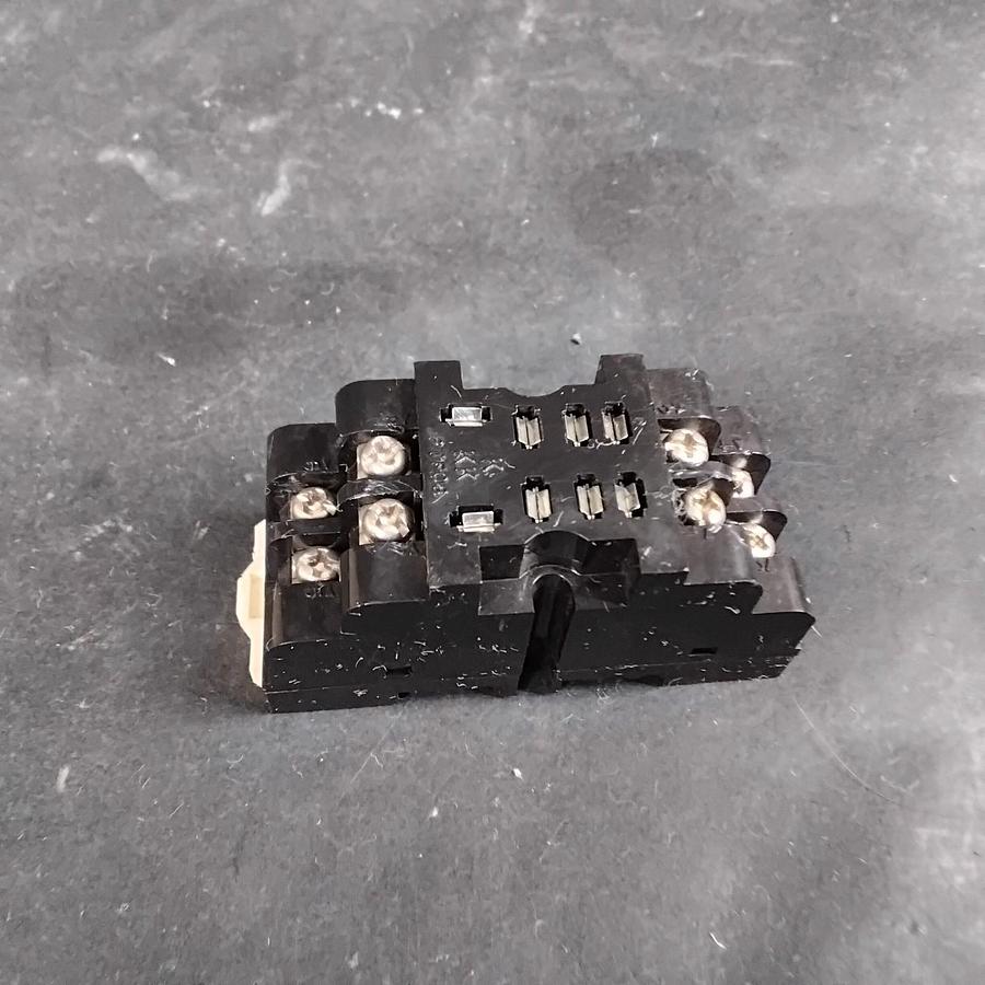 Used RELAY SOCKET PTF08 ($3 OBO)