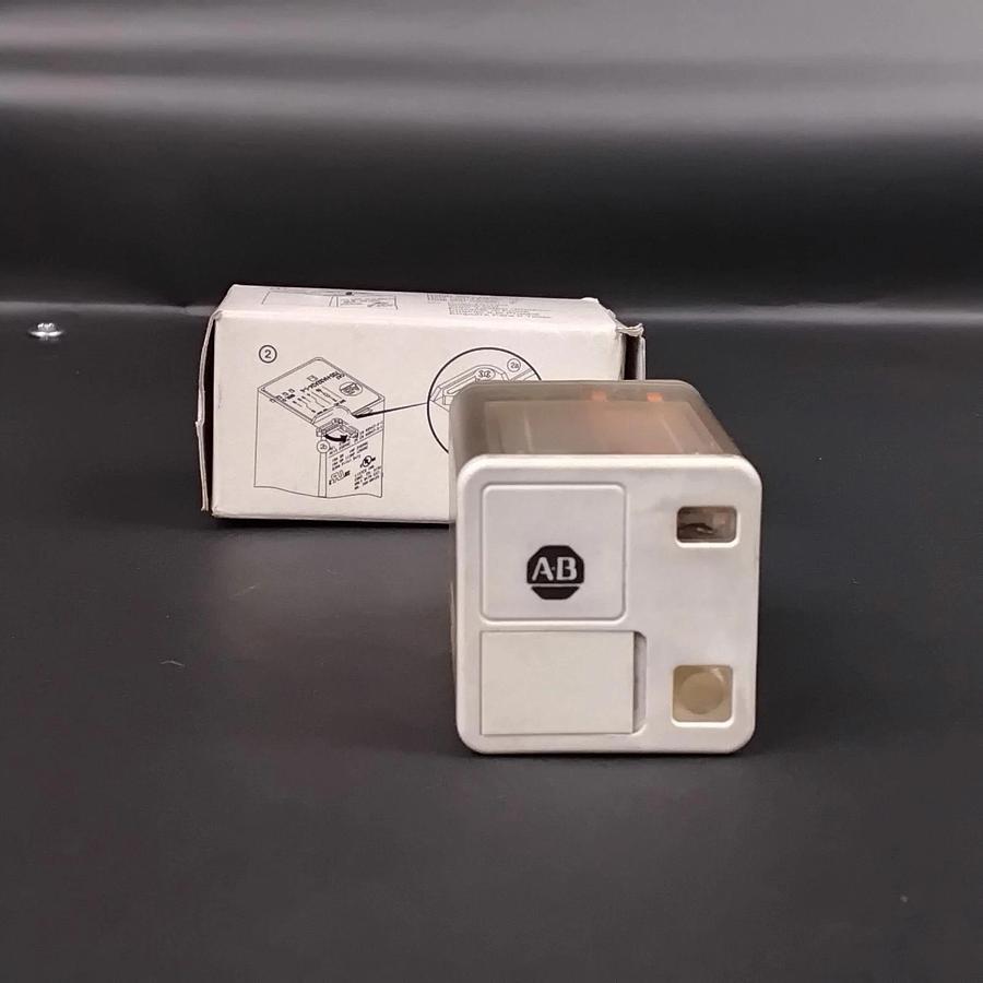 Used ALLEN BRADLEY 700-HA33A1 SERIES B ($7 OBO)