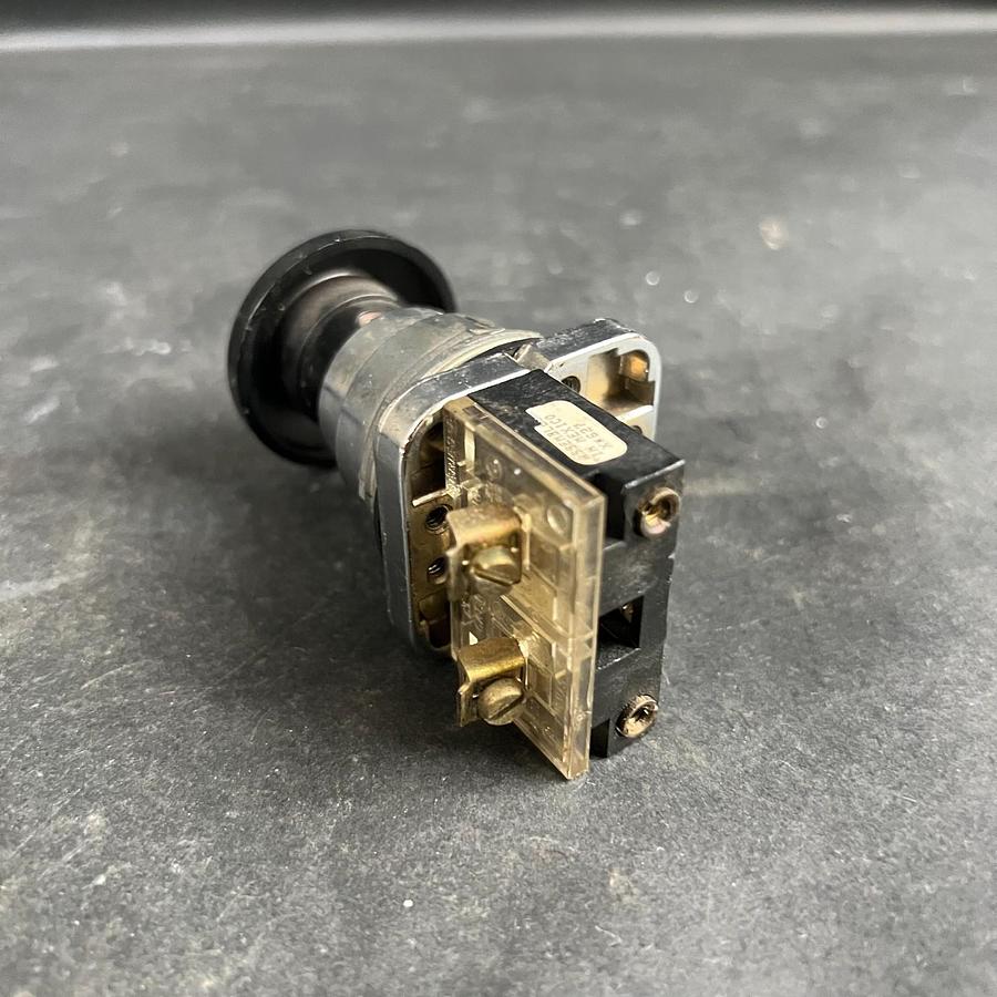 Used FURNAS ELECTRIC 52PB9D1 BLACK PUSHBUTTON ($25 OBO)