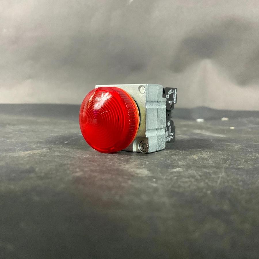 Used SIEMENS 3SB3403-1PB RED ILLUMINATED PILOT LIGHT ($8 OBO)