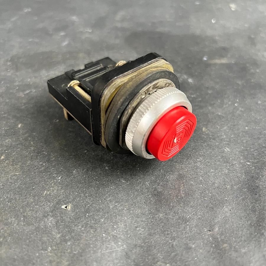 Used ALLEN BRADLEY 800T-B6A RED PUSHBUTTON ($28 OBO)