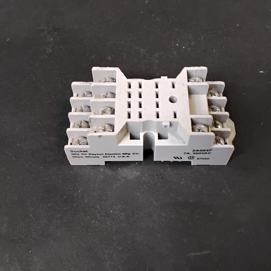 Used DAYTON ELECTRIC 2A584F SOCKET ($7 OBO)