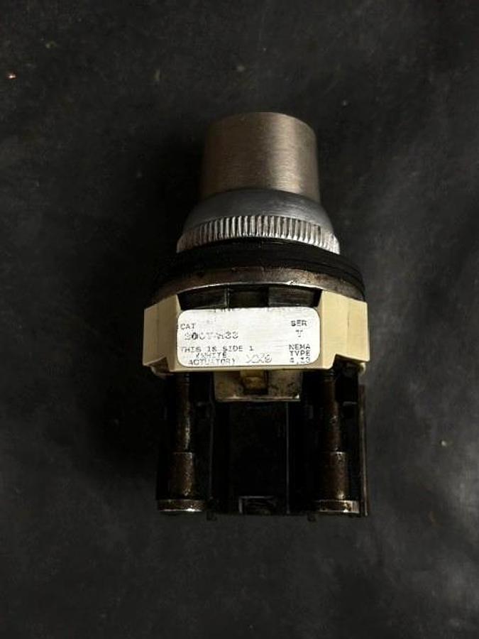 Used ALLEN BRADLEY 800T-H33 SERIES T KEY SELECTOR SWITCH ($15 OBO)