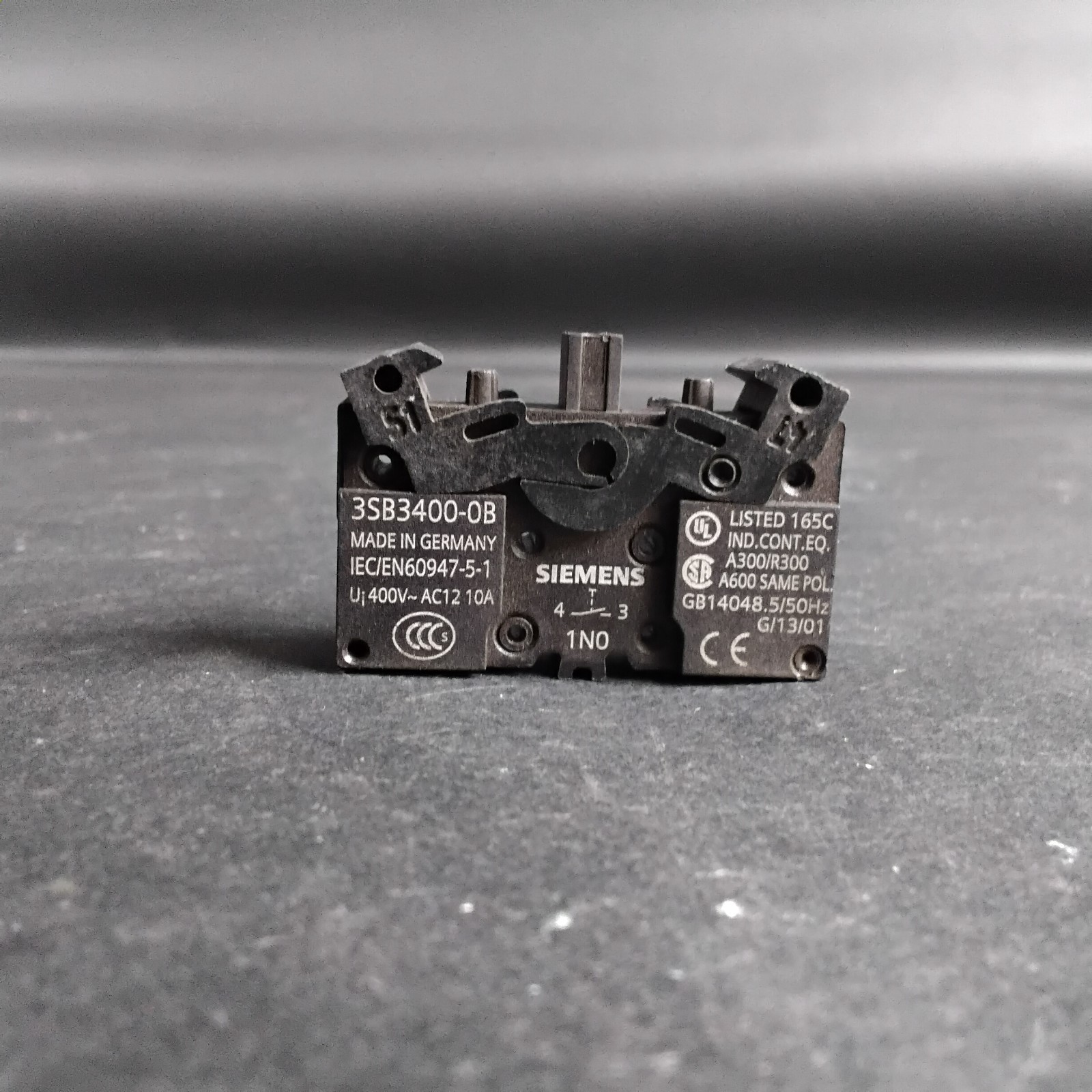 Used SIEMENS 3SB3400-0B CONTACT BLOCK ($10 OBO)