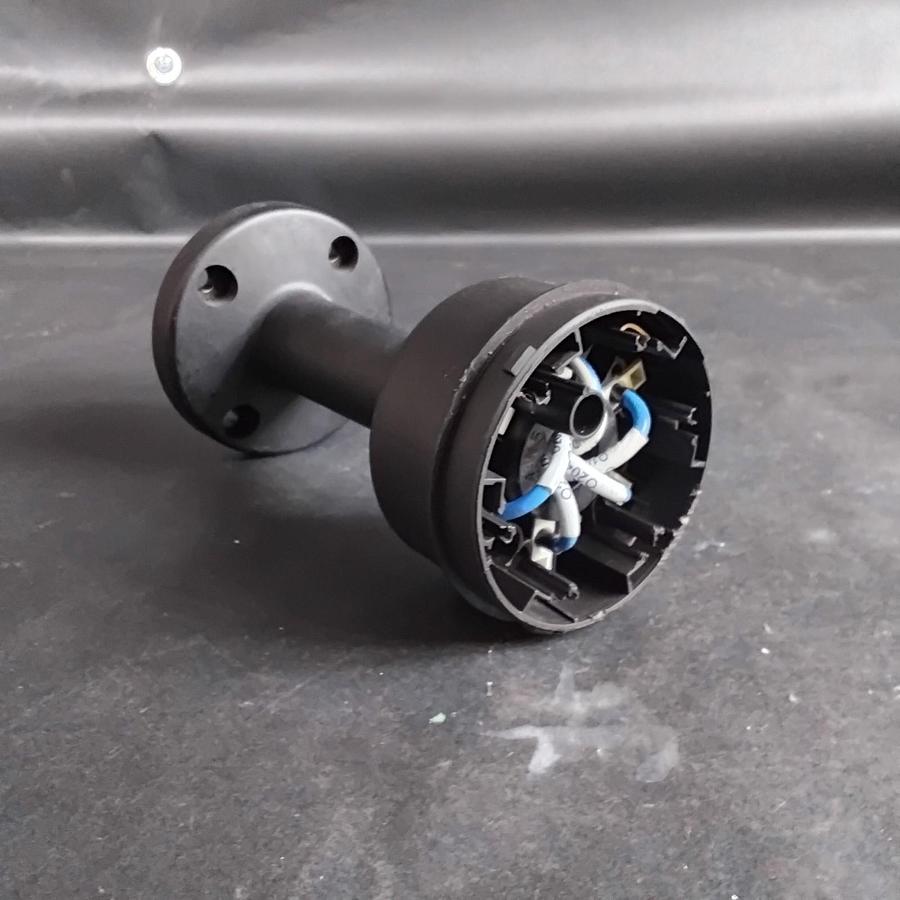 Used SIEMENS 8WD4 408-0AD CONNECTION ELEMENT W/ BASE ($30 OBO)