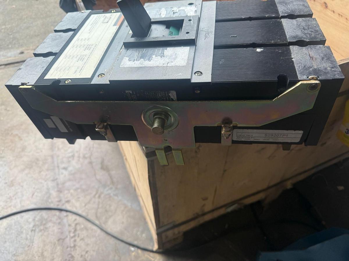Used MERLIN GREEN CK800NA MOLDED CASE SWITCH
