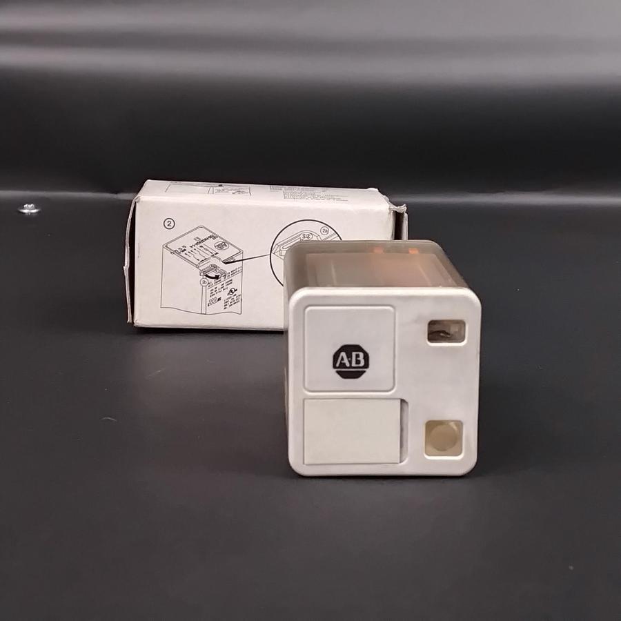 Used ALLEN BRADLEY 700-HA33A1 SERIES B ($7 OBO)