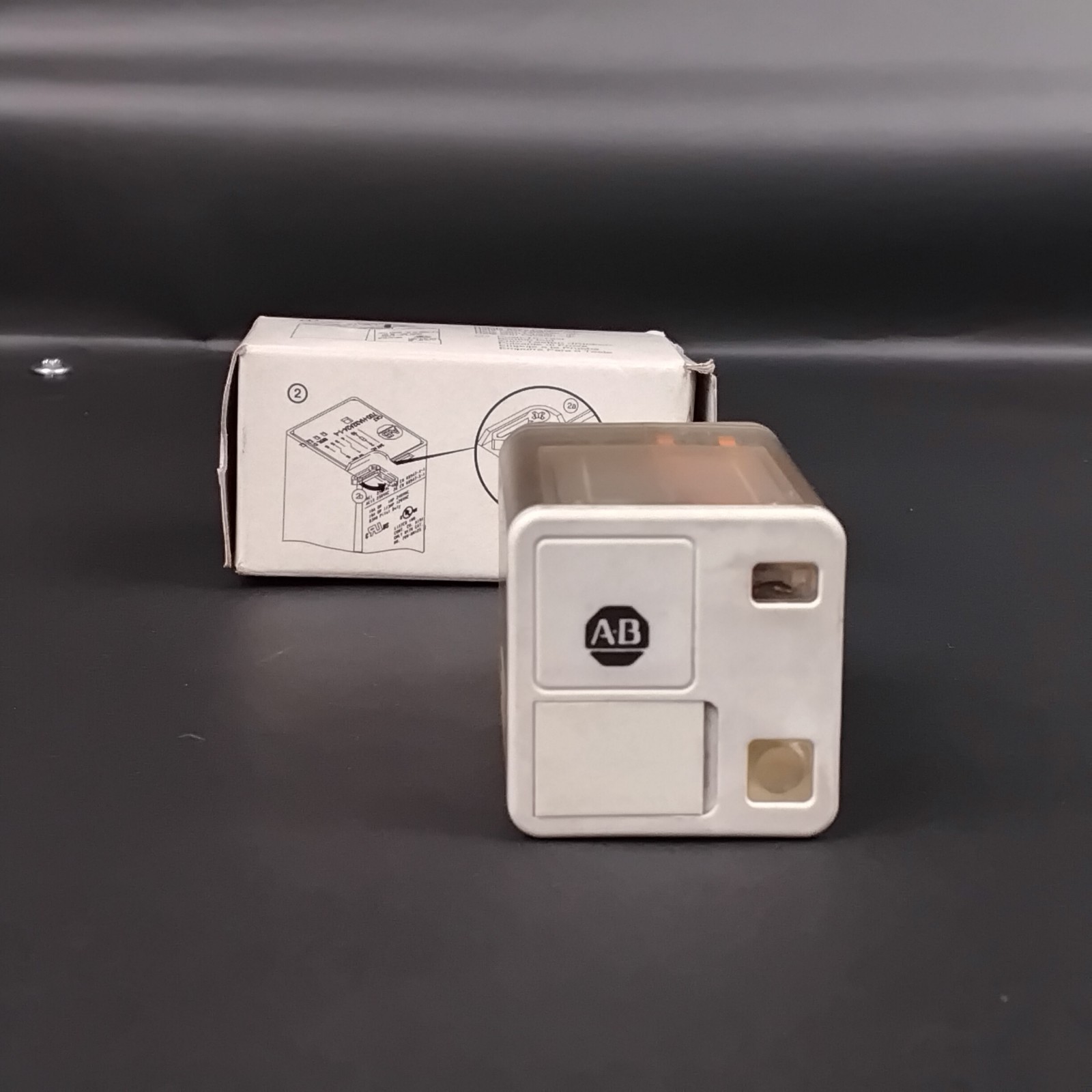 Used ALLEN BRADLEY 700-HA33A1 SERIES B ($7 OBO)