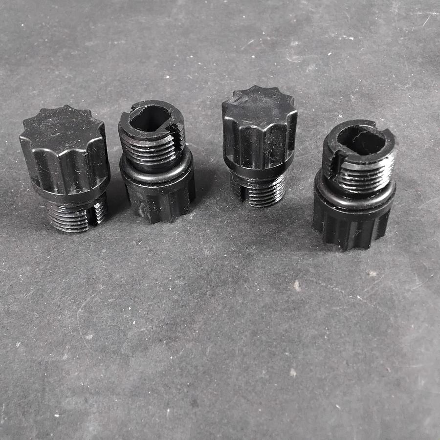 Used SPEEDAIRE 114X44 OIL PLUGS - GROUP OF 4 ($8.50 OBO)